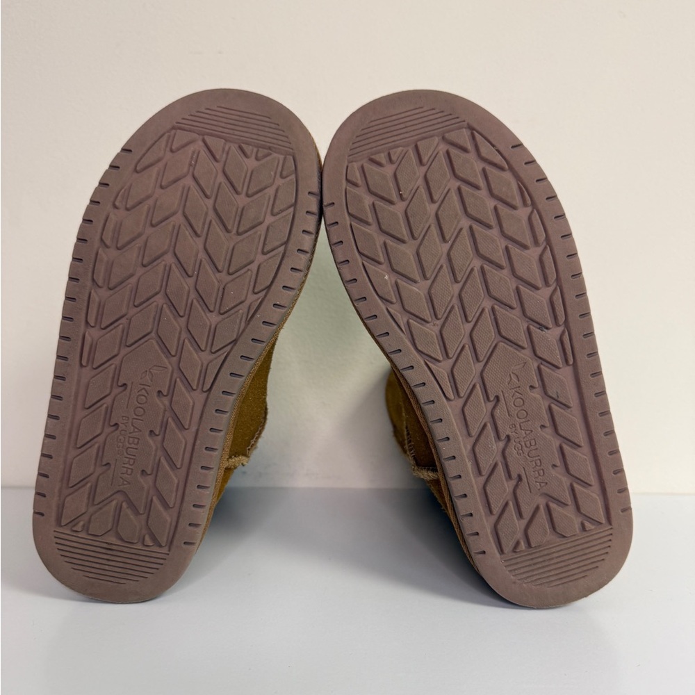 Koolaburra by Ugg: Kids Koola Short Ugg Boot - Chestnut, Size 2 (Girl) - Picture 6 of 8
